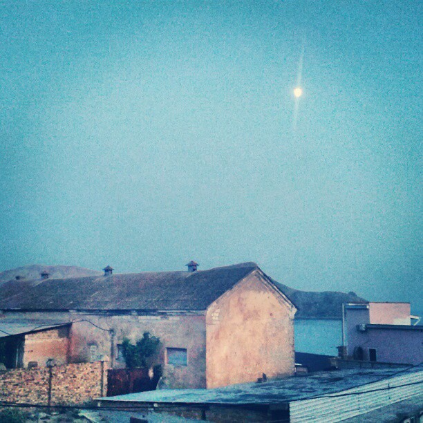 Тем временем вечерело...