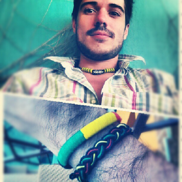 Хипую потихоньку... Надыбал бусы и феньки... =)